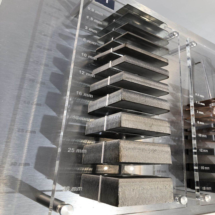 加工钣(bǎn)金激光切(qiē)割 打孔 機(ji)架焊接