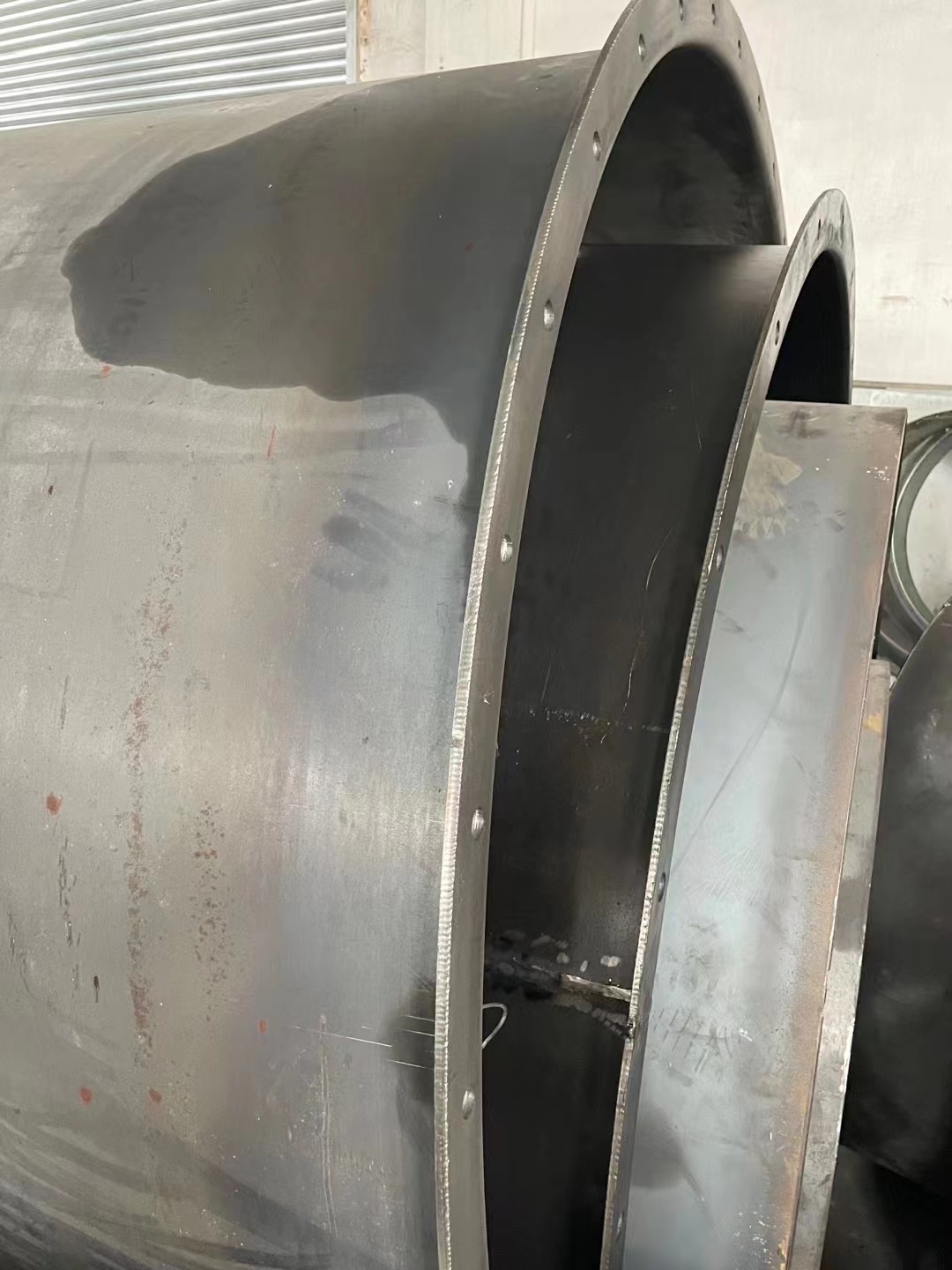 自動翻(fan)邊沖孔(kǒng)機 風機(jī)風筒夾(jia)翻邊 大(dà)直徑厚(hòu)闆法蘭(lán)